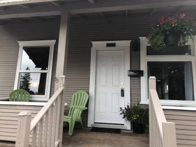 Main picture of 3805 E Howe St