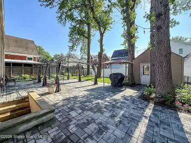 Main picture of 100 Acacia Ave
