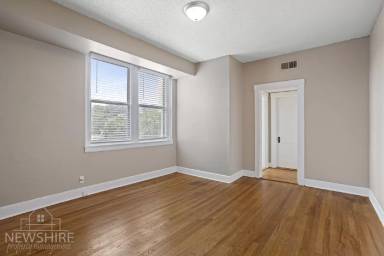 Main picture of 144 W Henry St