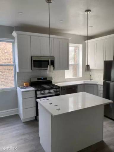 Main picture of 3229 N Hamlin Ave