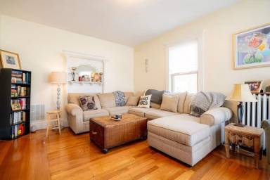 Main picture of 33 Mapleton St
