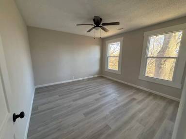 Main picture of 236 E Broad St