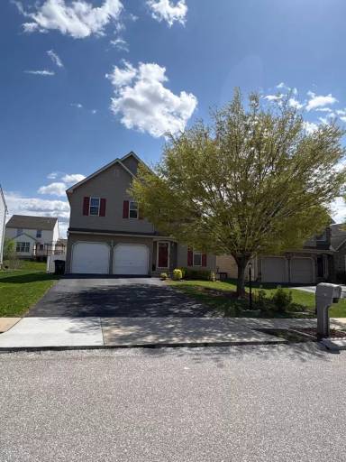 Main picture of 720 Strayer Dr
