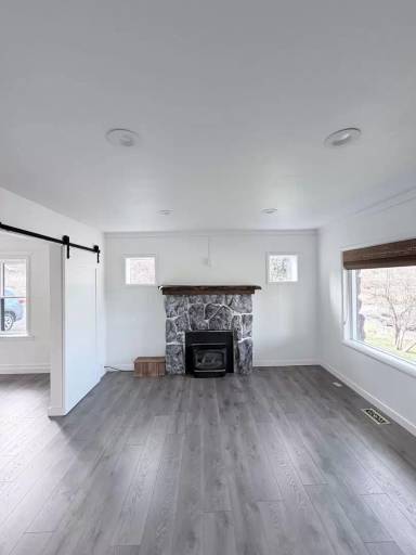Main picture of 791 Lakeshore Dr