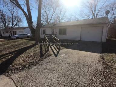 Main picture of 2820 N Boehning St