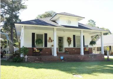 Main picture of 304 S 15th St