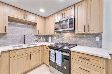 Main picture of 21782 Brookhurst St