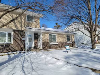 Main picture of 3621 S 91st St