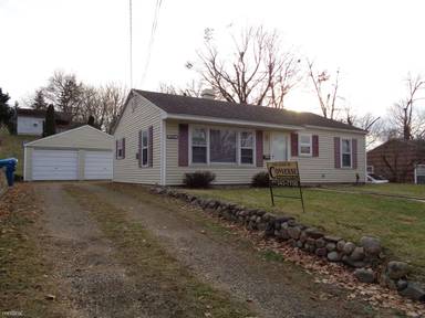 Main picture of 2130 Roseland Ave