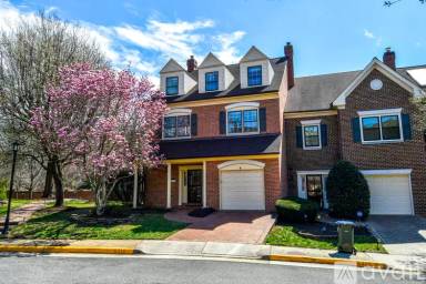 Main picture of 6319 Chaucer View Cir