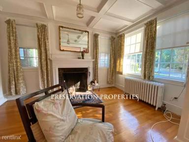 Main picture of 9 Hunnewell Cir