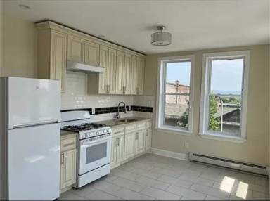 Main picture of 662 Bleecker St