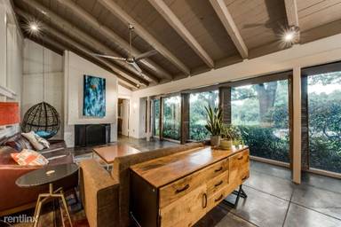 Main picture of 301 Rochelle Blvd