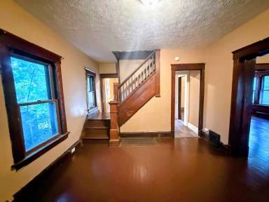 Main picture of 638 Merton Ave