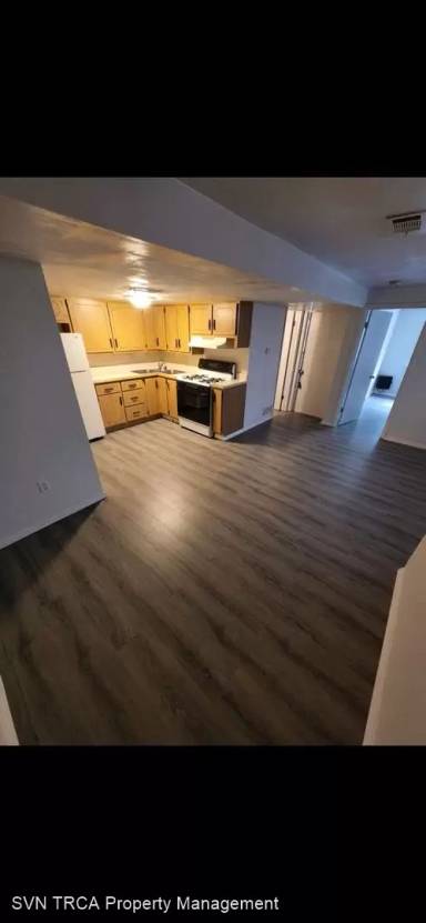 Main picture of 417 Center Ave