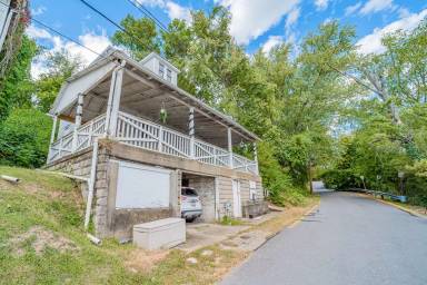 Main picture of 709 Naomi St