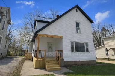 Main picture of 931 1/2 W Wayne St