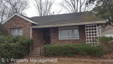 Main picture of 107 N Oak St