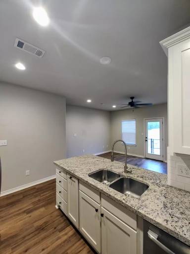 Main picture of 5670 Shadowbend Cir W