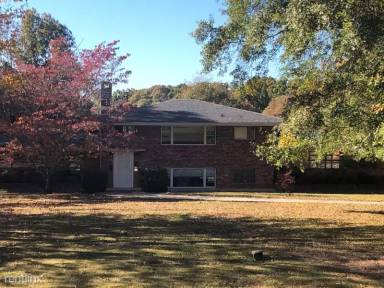 Main picture of 1300 N Parker Rd
