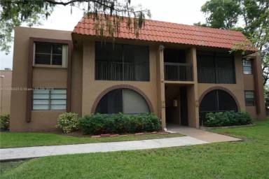 Main picture of 8601 NW 34th Pl