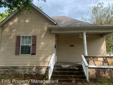 Main picture of 1105 W Division St