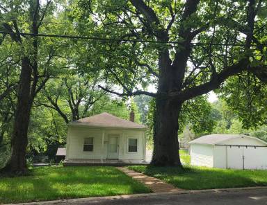 Main picture of 105 S Harvey Ave