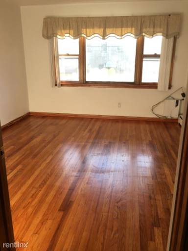 Main picture of 142 Saint Pauls Ave