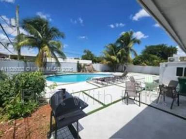 Main picture of 2165 SW 47th St