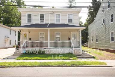 Main picture of 50 E 3rd St