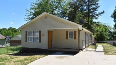 Main picture of 203 W Lee Ave