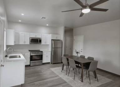 Main picture of 1444 S 13th Pl