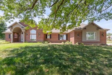 Main picture of 614 Poplar St