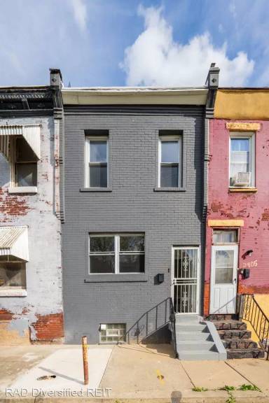 Main picture of 2407 N Newkirk St