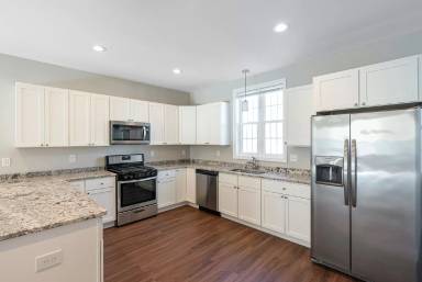 Main picture of 441 Admiral St