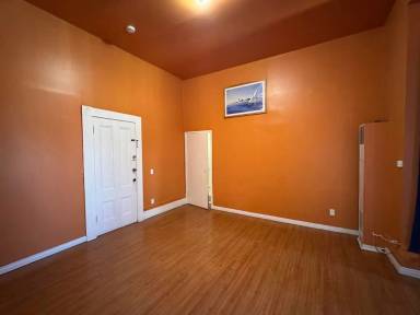 Main picture of 1327 N Broadway