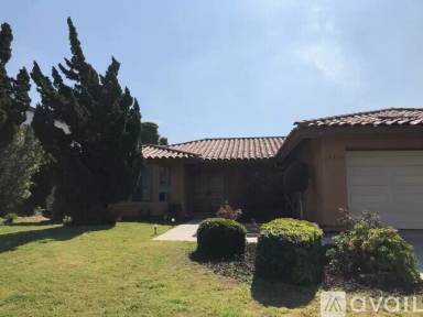 Main picture of 17737 Creciente Way