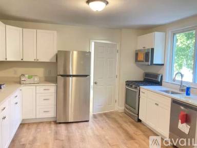 Main picture of 100 S Walnut St