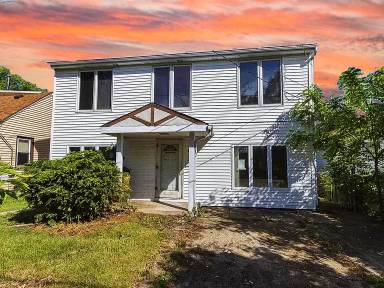 Main picture of 130 E Clarendon Dr