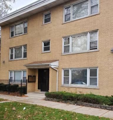 Main picture of 1323 W Garfield Blvd