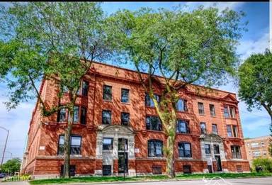 Main picture of 4752 S Michigan Ave