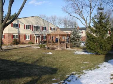 Main picture of 739 W Maple Rd