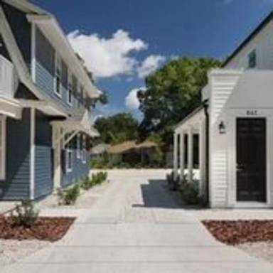 Main picture of 842 NW 6th Ave