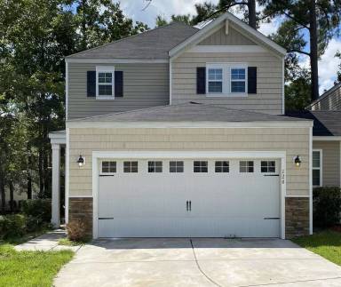 Main picture of 126 Dream St