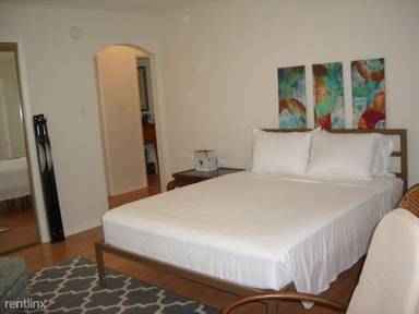Main picture of 169 N La Peer Dr