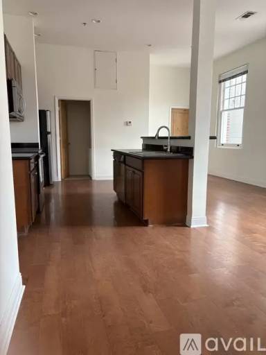 Main picture of 703 Carondelet St