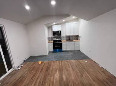 Main picture of 829 W 19th St