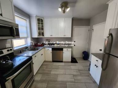 Main picture of 2420 W Farragut Ave