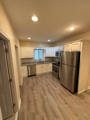 Main picture of 693 Walnut St