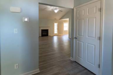 Main picture of 705 Colonial Hills Dr